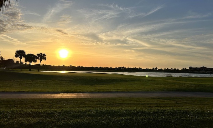 Bonita Springs Condominio | Welcome to DayBreak🌴Resort Living - Golf⛳Tennis🎾 Pools, Fitness and More!