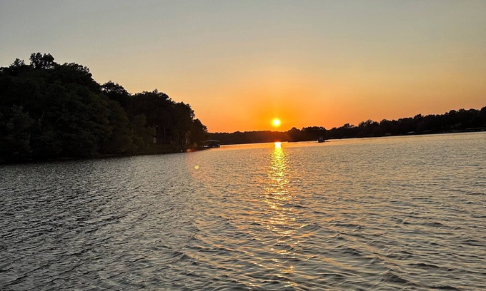 Marion Casa | Welcome to Hummingbird Haven- A new lakefront home with amazing sunset views