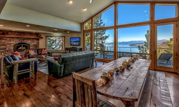 Zephyr Cove Casa | Renovado con muebles nuevos, aislado, vista al lago, bañera de hidromasaje