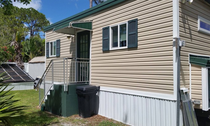 Jupiter Farms Apartamento | Welcome to our Tiny Abode! (Tiny House)