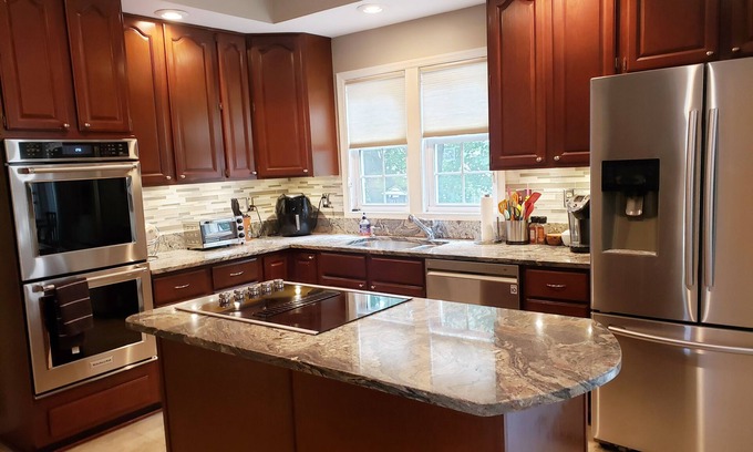 North Potomac Casa | Welcome to Quince Orchard Knolls, North Potomac. Your home away from home!
