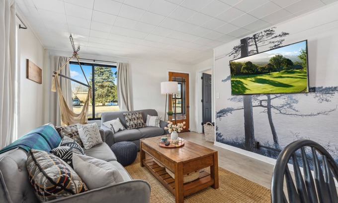 Crosby Casa | Welcome to the Black Loon. A charming 3-bedroom Mountain Bike home in Crosby