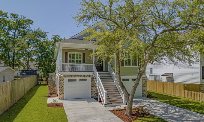 Murrells Inlet Casa | Welcome to the Captain's Lounge nestled in the heart of Murrells Inlet!
