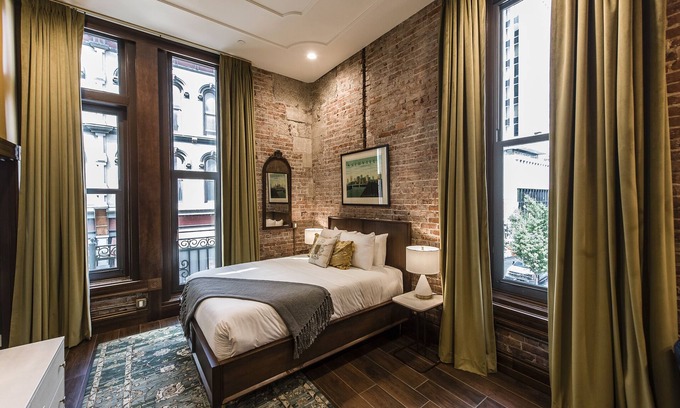 Arts District Apartamento | Welcome to the legendary Southern Turf Building in the heart of downtown Nashville, Tennessee!