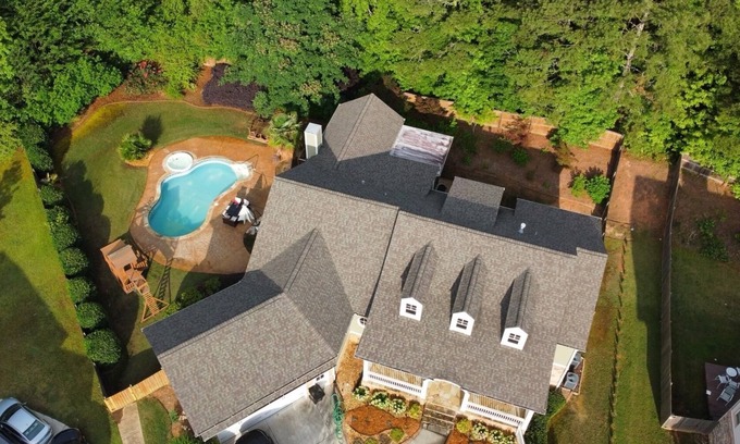 Powder Springs Casa | Welcome to the Posh Farmhouse with swimming pool!