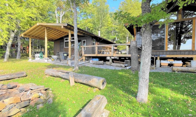 North Kawartha Casa | Welcome to the Wolf Den on Wolf Lake!