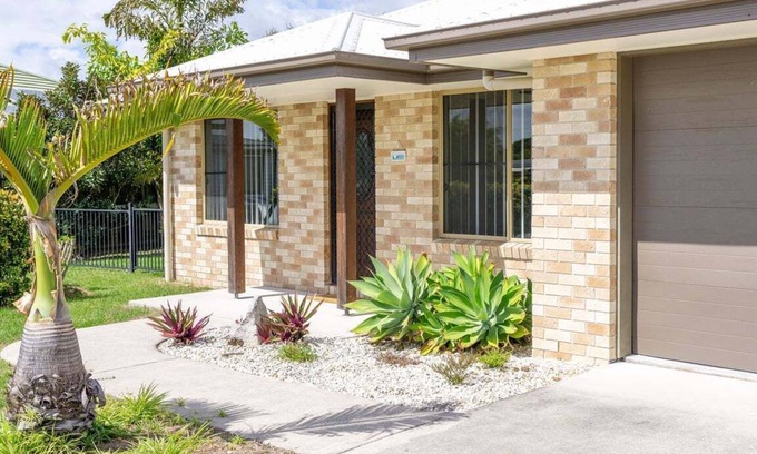 Tin Can Bay Casa | Welcome to "Tinnie Retreat"