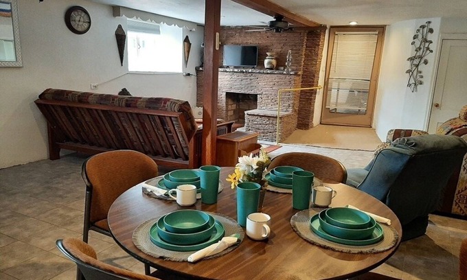 Tombstone Apartamento | WELCOME TO VIGILANTE INN "INVINCIBLE QUARTERS"