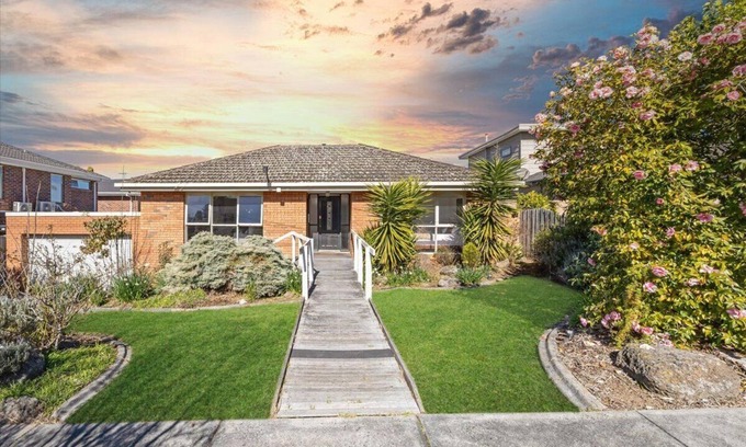 Doncaster East Casa | Welcome to your stylish retreat in the heart of Doncaster East!