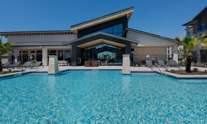 Pflugerville Apartamento | Welcome to Your Stylish Austin Getaway – Where Comfort Meets Convenience!