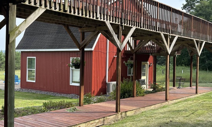 Sand Creek Casa | Welcome to ZenFrieda. Escape to the country and enjoy our sauna/cold tub area!