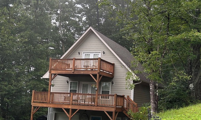 Etowah Casa | WELCOME TRAVEL NURSES! 3-bed house in Etowah, NC for vacay or contract rentals.