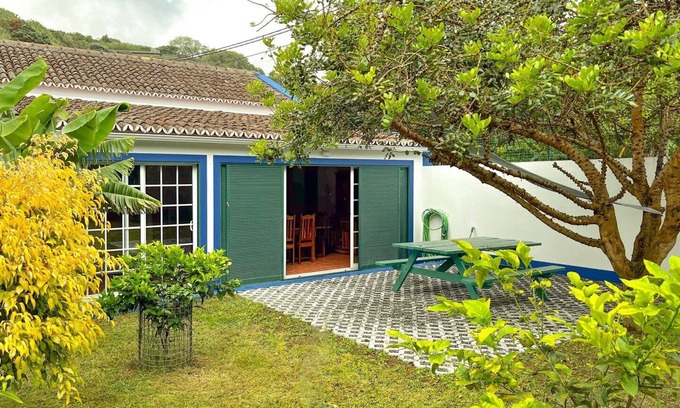 Caloura Casa | WelcomeBuddy - Casa Tia Néné - Green Glassyard