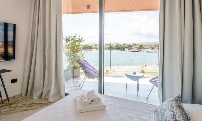 Olbia City Centre Apartamento | Welcomely - Deluxe Room - Charles Aznavour