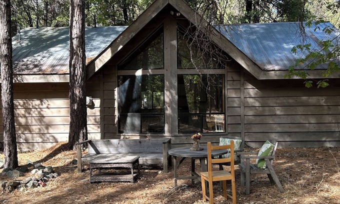 Plumas County Cabina | Welcoming 1-bedroom cabin in Taylorsville