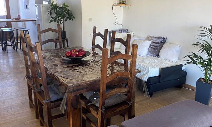 Clere-les-Pins Casa | Welcoming 2-bedroom house in Cléré-les-Pins, many castles around.