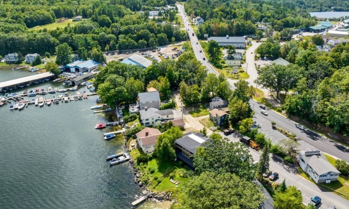 Meredith Cabaña | Welcoming 5-BDRM 2 Bath-Cottages with 2 Boat Docks/AC in Meredith-NO WAKE Zone