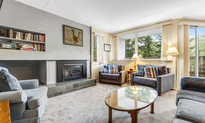 Warren Condominio | Acogedor condominio con 3 piscinas compartidas, bañera de hidromasaje: fácil acceso al golf y a las pistas.