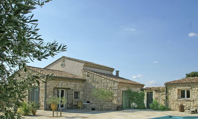Montfrin Villa | Acogedora villa con piscina privada en Montfrin