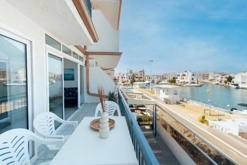 Empuriabrava Apartamento | WELCS APARTAMENTO 260 EMP con vistas al canal
