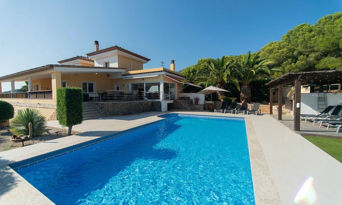 Palau-Saverdera Villa | WELCS VILLA 278 EMP con piscina y vista panorámica