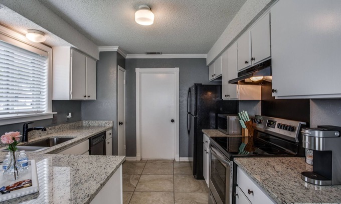 Round Rock Casa | Well appointed home minutes from Kalahari and Downtown