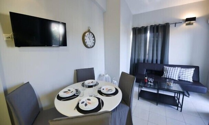 Kariotai Apartamento | Bien diseñado 2BR plana en Lefkada!