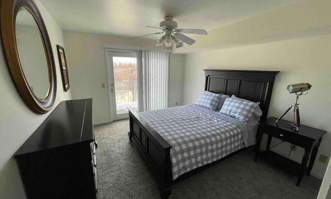 Oshkosh Apartamento | Well Equipped 2BD/2BA Residence Near Downtown