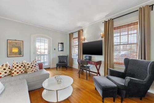 Charlotte Casa | Well Located 1 BR in Elizabeth with Covered Porch
