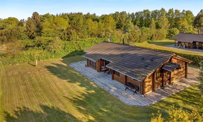 Fjerritslev Casa | Well-maintained log house with hot tub, sauna and covered terrace in Thy.