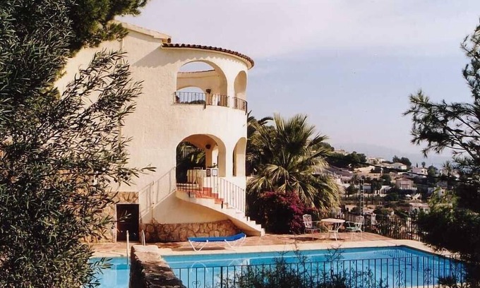 Costa de Benissa Villa | Villa bien mantenida con piscina y jardín, playa, vistas panorámicas al mar