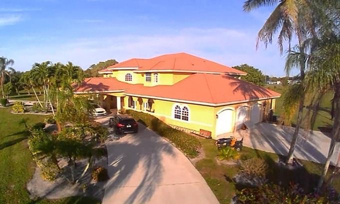 Wellington Casa | Wellington Hideaway Villa a spacious 5-bedroom house close to the Polo Club