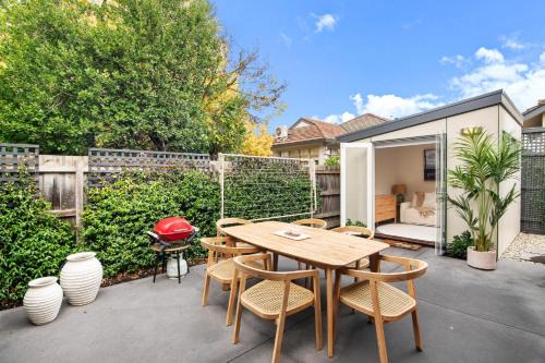 Kew East Casa | Wellness Escape- 1 Bed Home with Studio & Sauna