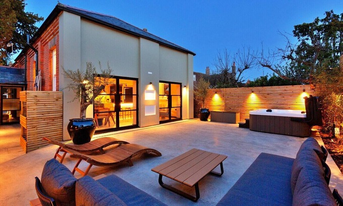 Appledore Chalet De Esquí | Wesleyan House