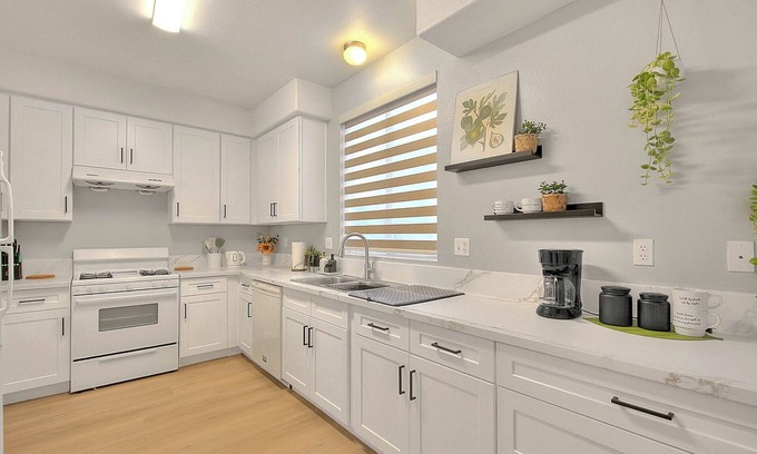 Covina Casa | West Covina 5BR/3BA/Near LA/Arcadia/Disneyland