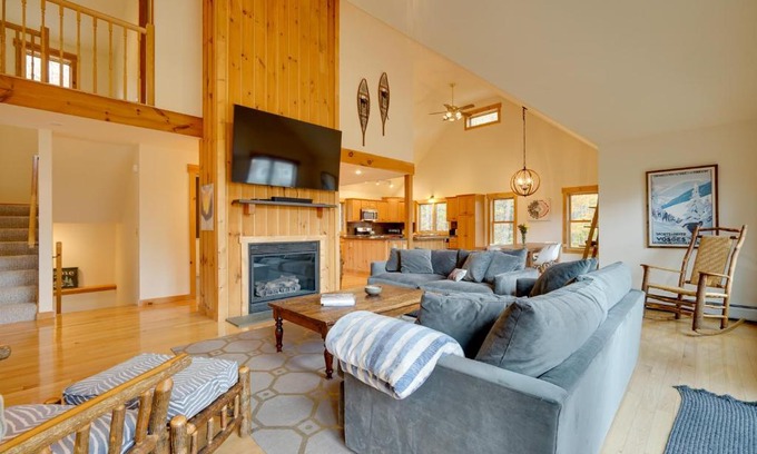 West Dover Casa | West Dover Family Home with Game Room and Home Theater