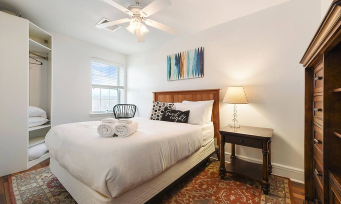 Bloomfield Apartamento | ♥West Penn Hospital★ 5★Location ♛Queen Bed~Parking-Elevator-Central Location