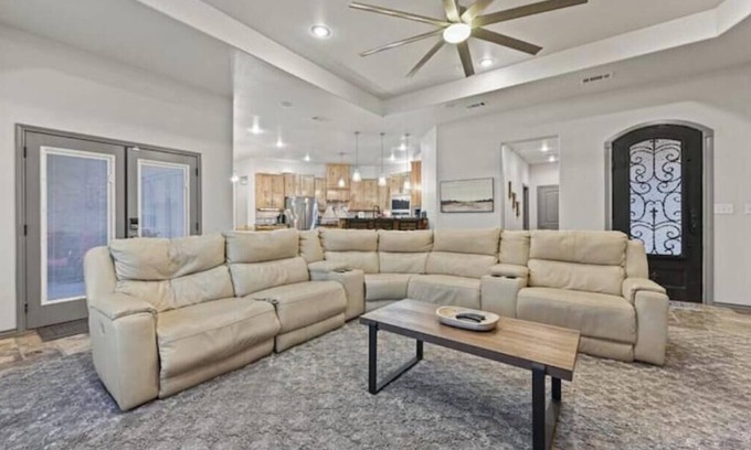 Buffalo Springs Casa | West Texas Lakeside Escape