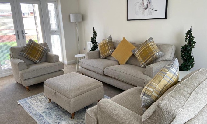 Milton Keynes Casa | Westergate - 4 Bed Luxury Home with free parking