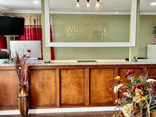 De Queen Hotel | Western Plaza Inn