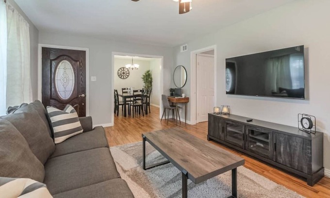 Spring Branch West Casa | Westview Memorial, City Centre, Pet Friendly