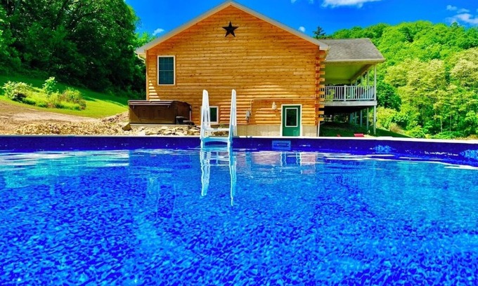 Lansing Cabina | Wexford Hollow... 6 Bedroom Cabin W/Pool & Hot Tub