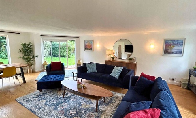 Weybridge Chalet De Esquí | Weybridge Stunning Five Bedroom Family Home