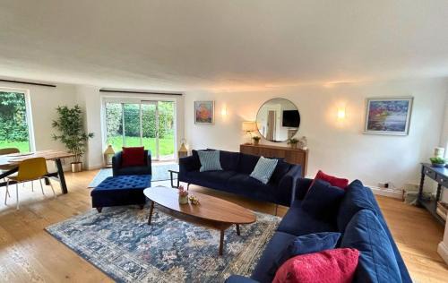 Weybridge Casa | Weybridge Stunning Five Bedroom House With Garden