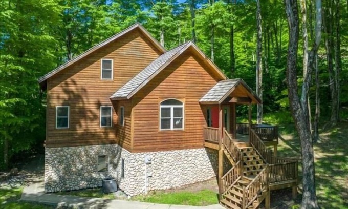 Timberline Casa | Precioso refugio de montaña! ¡Mascota amigable! ¡Bañera de hidromasaje! Pozo de fuego! ¡Sala de juego! Duerme 13