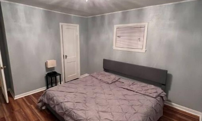 Nitro Casa | What a cute 2 bed room 1 bath home