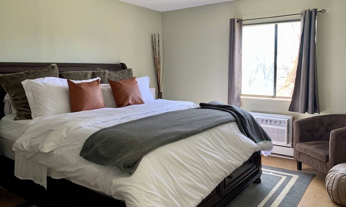 Bel Aire Condominio | Wheat Ridge Retreat - 10 minutes to Denver and Golden, CO