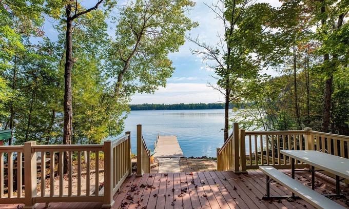 Lakewood Cabina | Wheeler Lake home- Great for Groups, Dock + Fire Pit