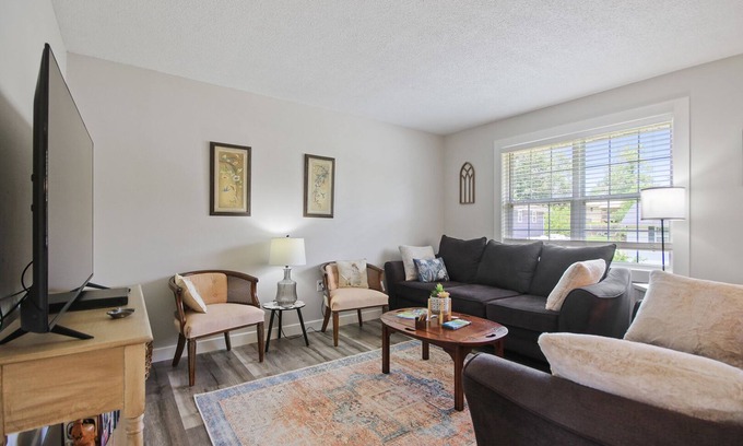 Boonville Casa | Wheels Trails and Tails Inn - Fully Fenced! 2x King 2x Twin Pet Friendly