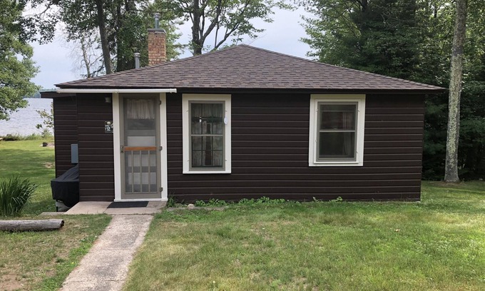 St Germain Cabina | Donde las águilas se elevan, el sol se pone bajo y los venados son amigables.